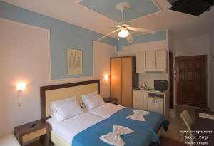 two bed room of Pavlos Vergos studios in Parga, the kichen and two beds